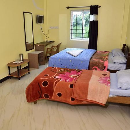 J R Mist Valley Inn Ooty Buitenkant foto