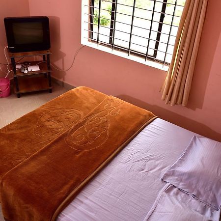 J R Mist Valley Inn Ooty Buitenkant foto