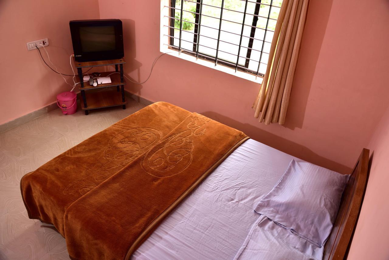 J R Mist Valley Inn Ooty Buitenkant foto
